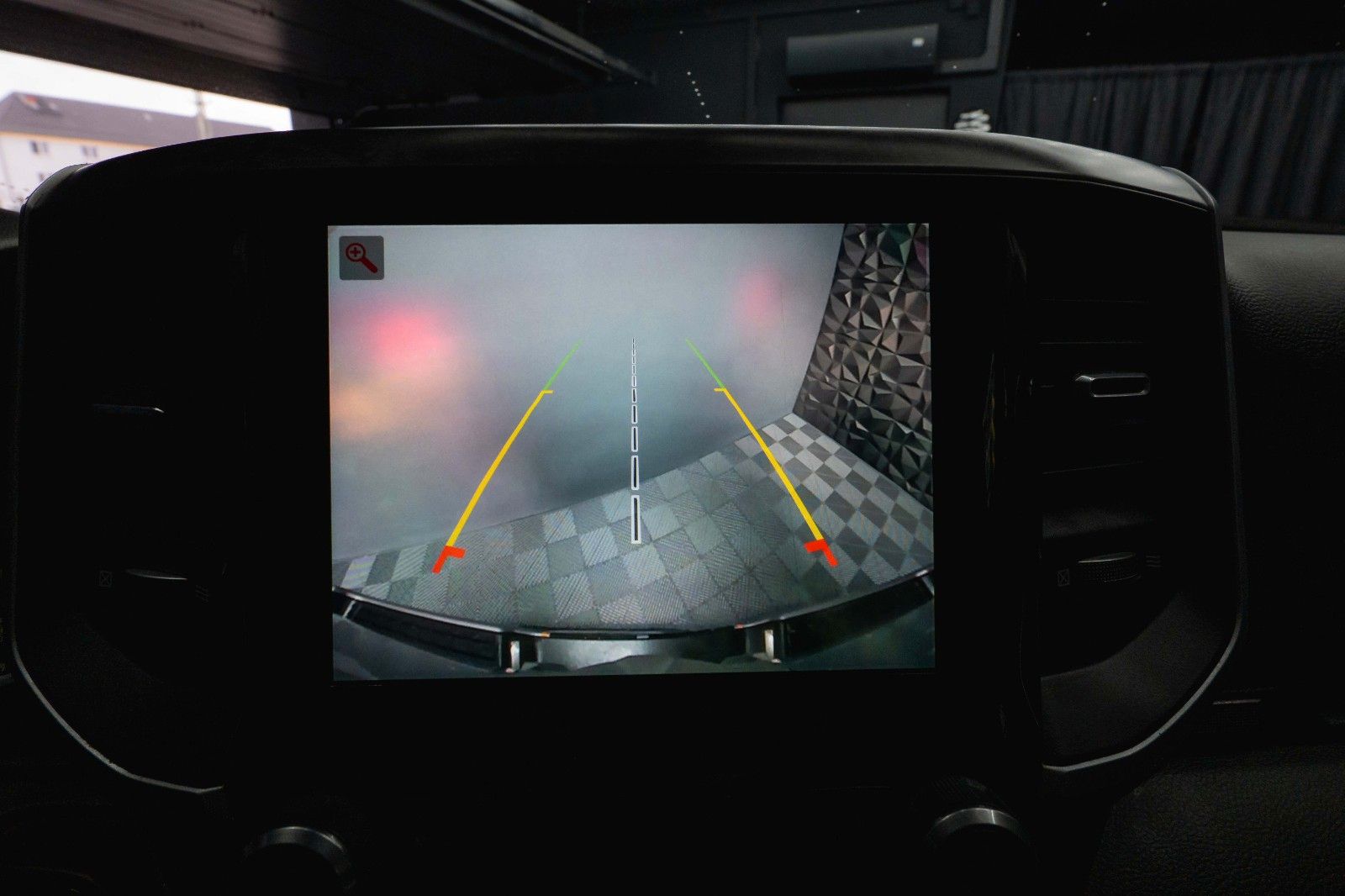 Fahrzeugabbildung Dodge RAM 5.7 V8 HEMI 4x4 OFFROAD Night-Paket *LED*19%