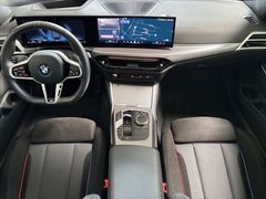Fahrzeugabbildung BMW 320i Touring M Sport -AHK/Pano/HeadUp/Innovation