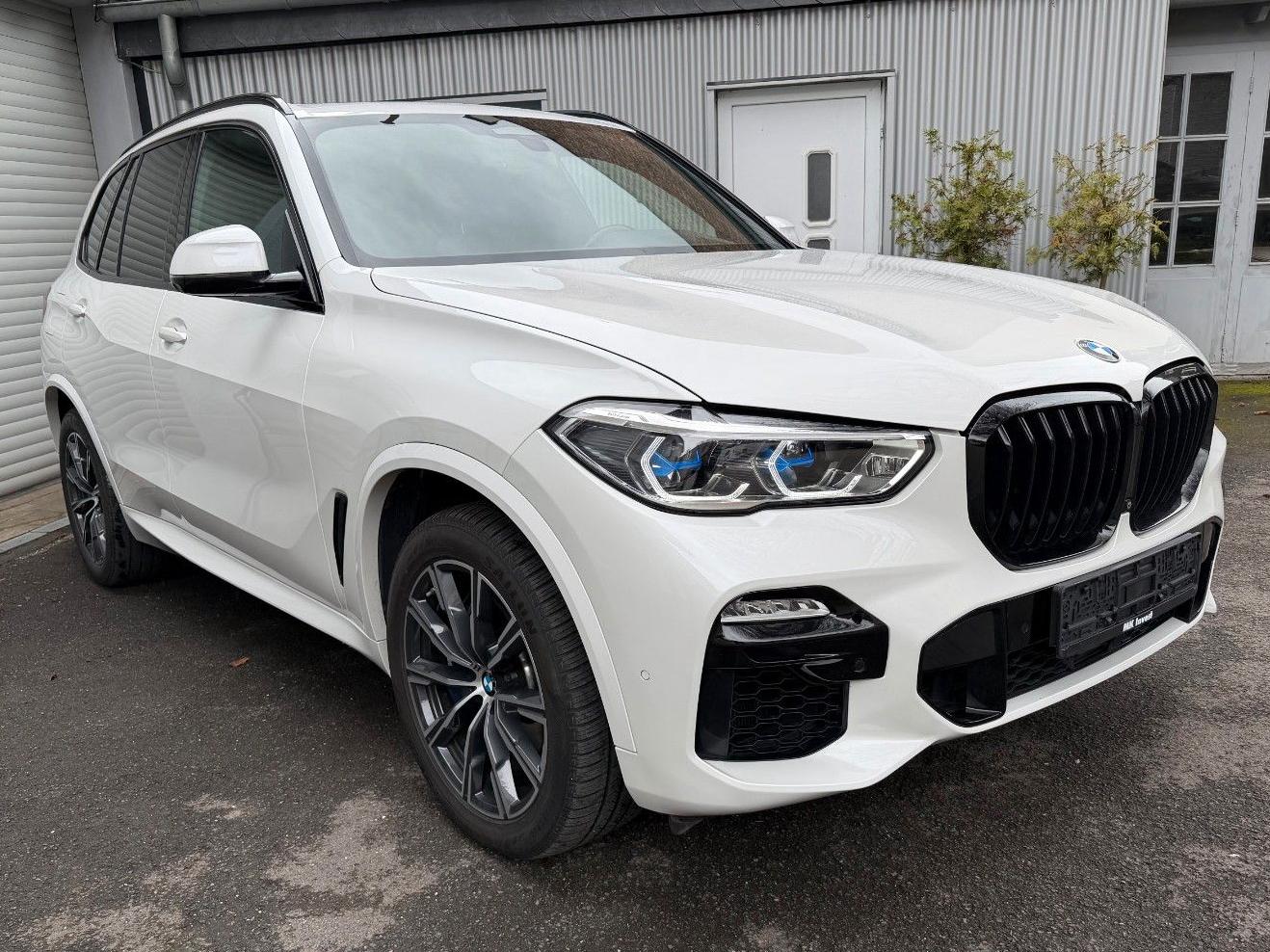 BMW X5 M50i xDrive 600 PS Panorama 360° HeadUp ACC