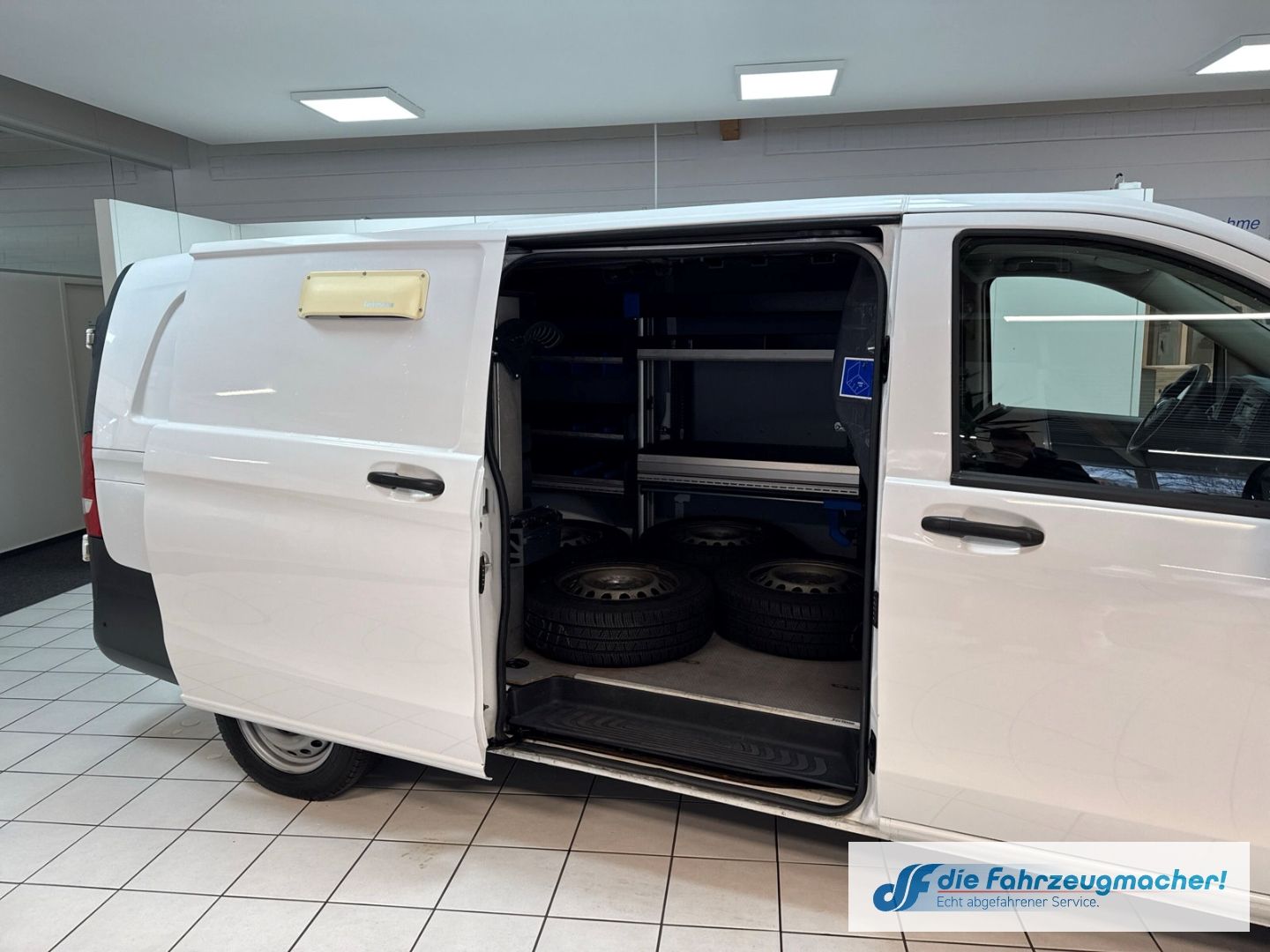 Fahrzeugabbildung Mercedes-Benz Vito Kasten 114 CDI BT RWD extralang AHK Parkle