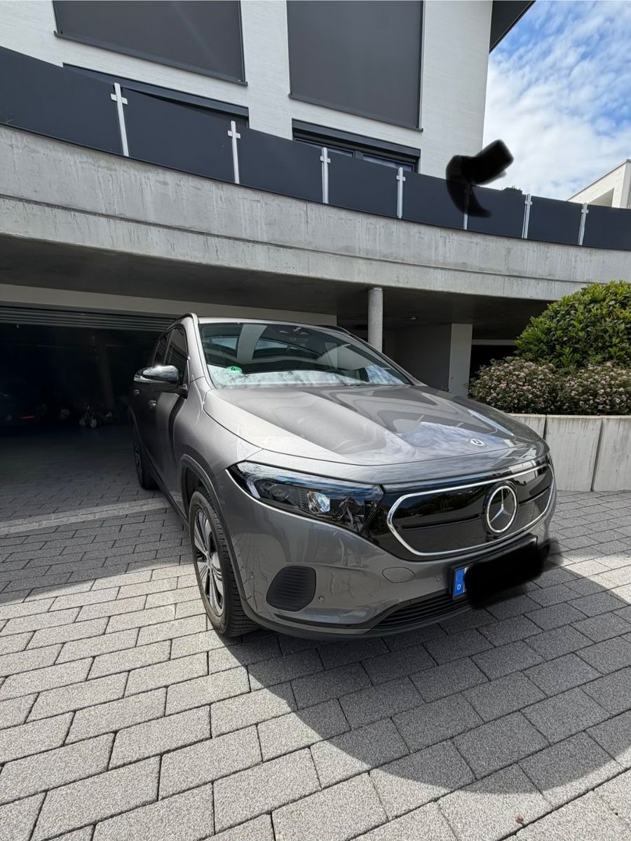 MERCEDES-BENZ EQA 300 4MATIC | TÜV 06/2028 | Garantie 06/2029