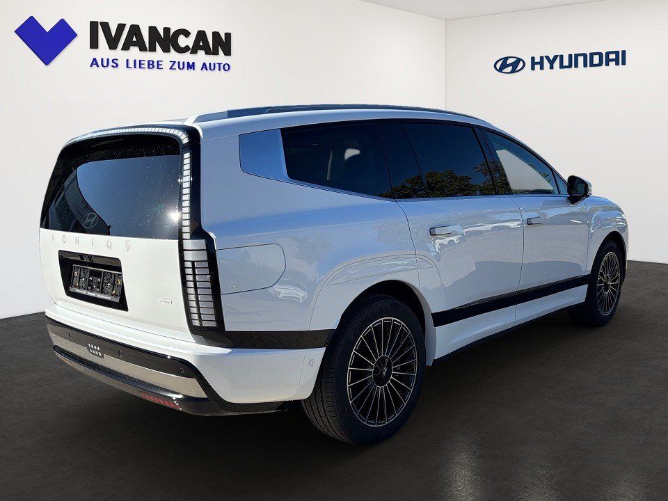 Fahrzeugabbildung Hyundai IONIQ 9 6-Sitzer 110kWh 307PS AWD UNIQ