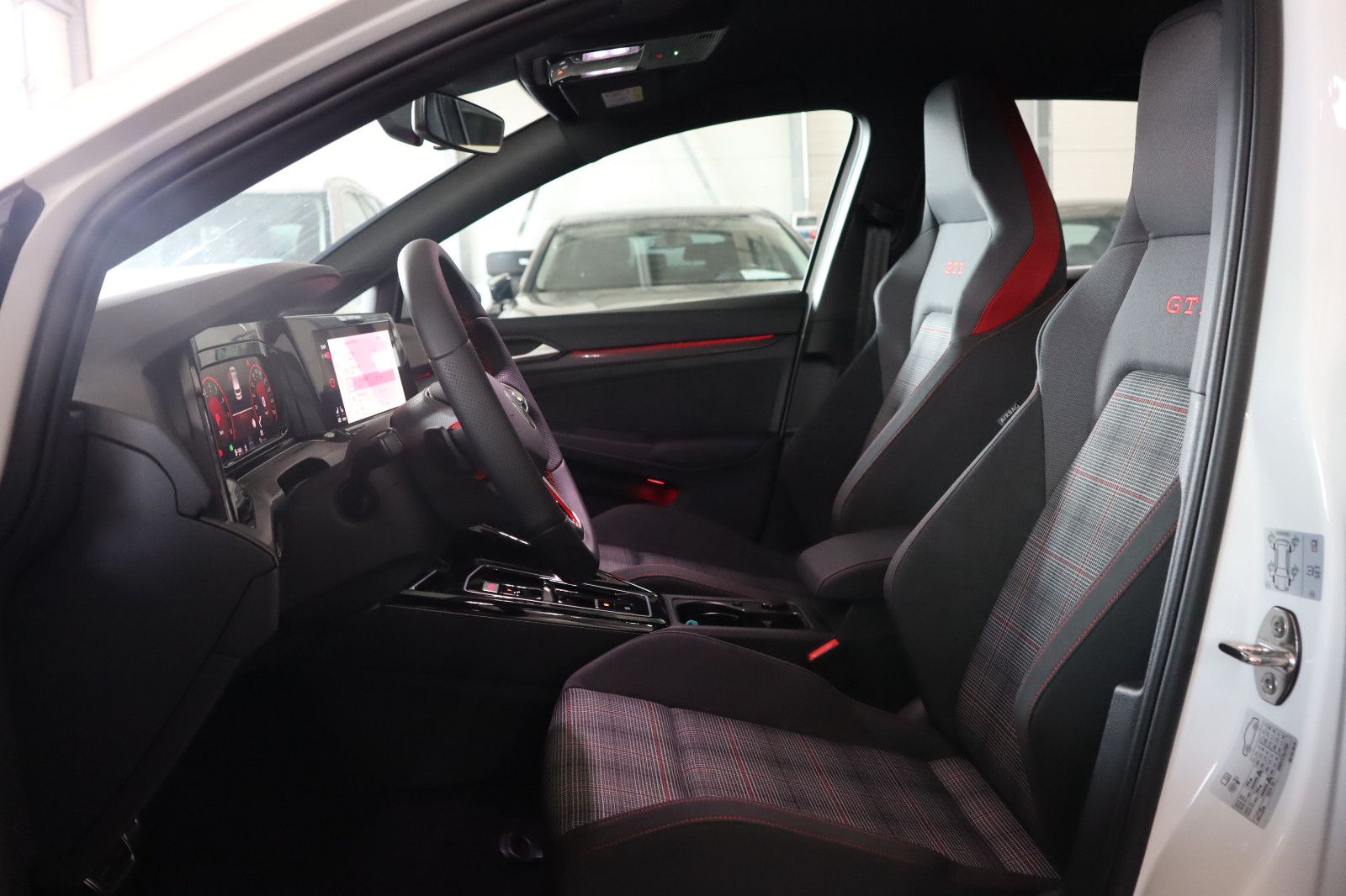 Fahrzeugabbildung Volkswagen Golf VIII GTI DSG ACC DAB LED-Plus Navi Keyless