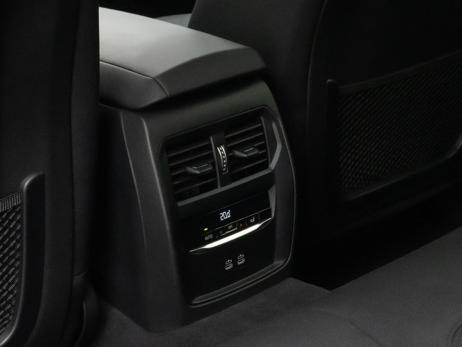 Fahrzeugabbildung BMW 320e DAB Widscreen Lordos Geschwindigkeitsreg