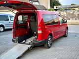 Volkswagen 'Behindertengerecht-Rampe'5-Sitzer' - rote Volkswagen Caddy Maxi