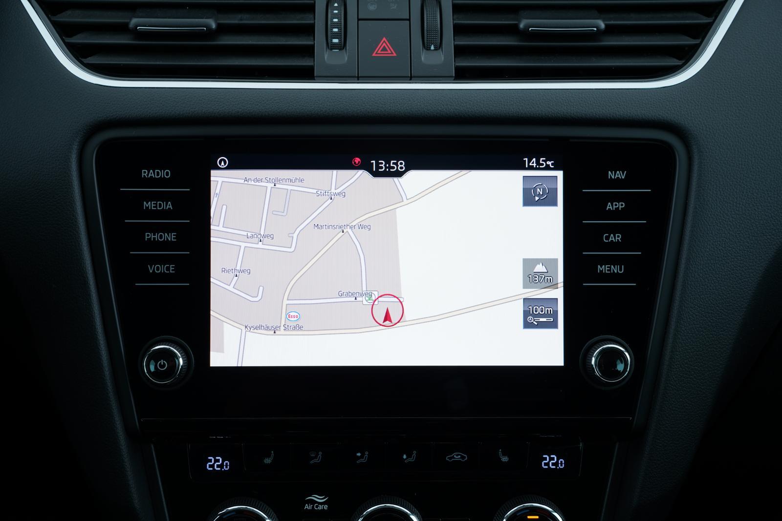 Skoda OCTAVIA COMBI TOUR 1.5TSI SCHECKHEFTGEPFLEGT uvm