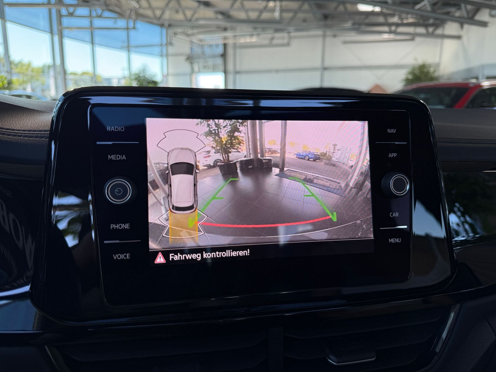 Fahrzeugabbildung Volkswagen T-Roc R-Line 1.5 l TSI  PANO ACC LED NAVI