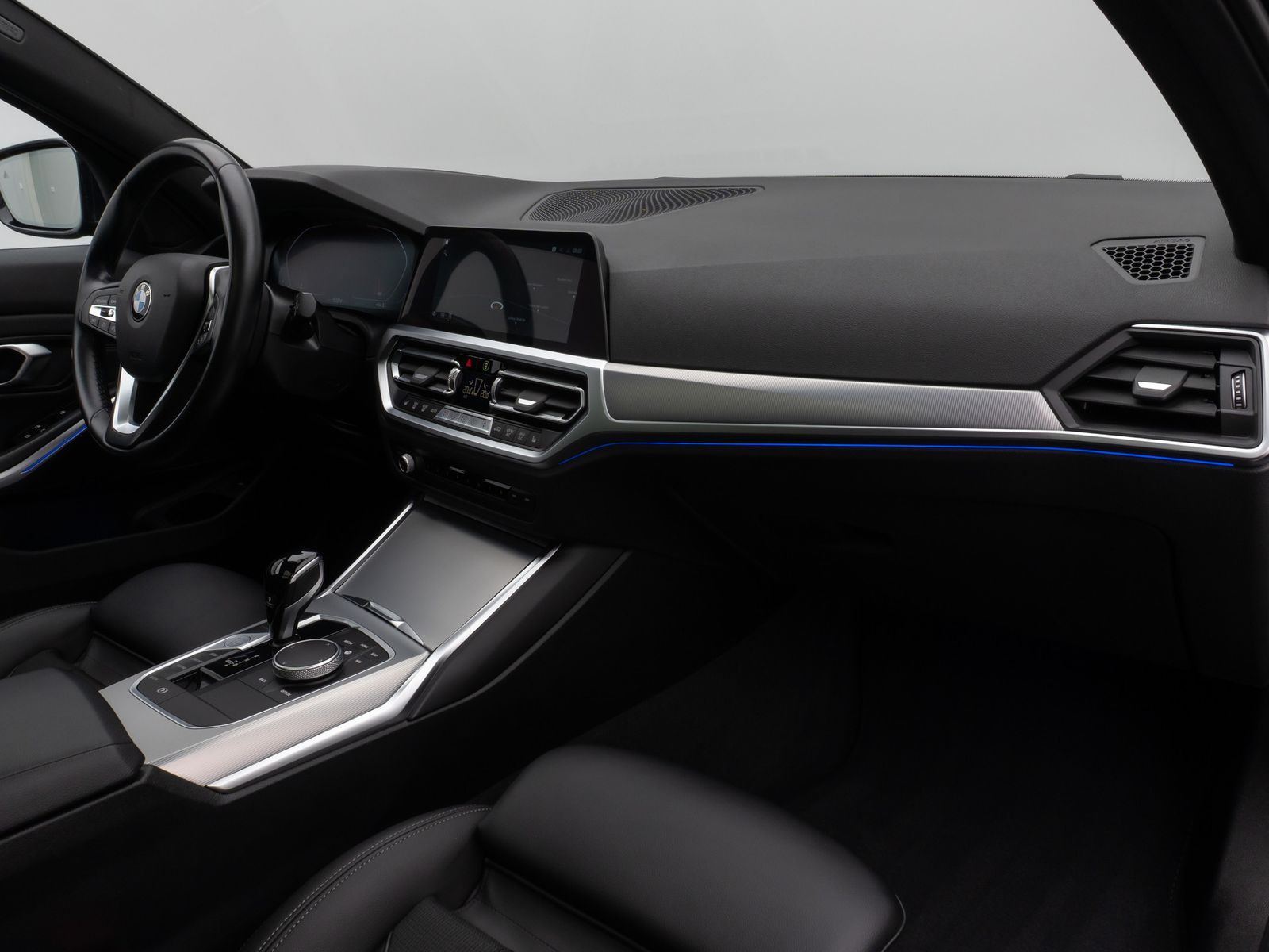 Fahrzeugabbildung BMW 320d Sport Line Panorama Laser HUD DAB HiFi AHK