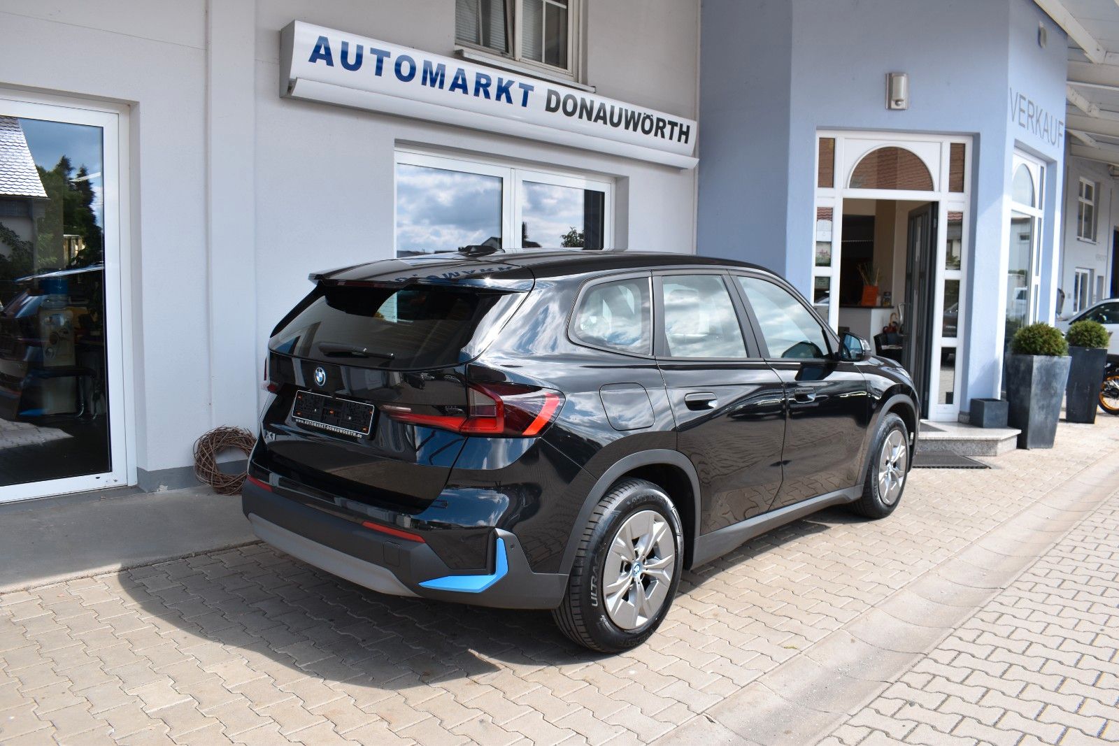 BMW iX1 30 xDrive Navi PanoDach Keyless LED foto 6
