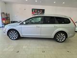 Ford Focus Turnier Silver Magic Teilleder - Ford Focus aus 2010: Kombi