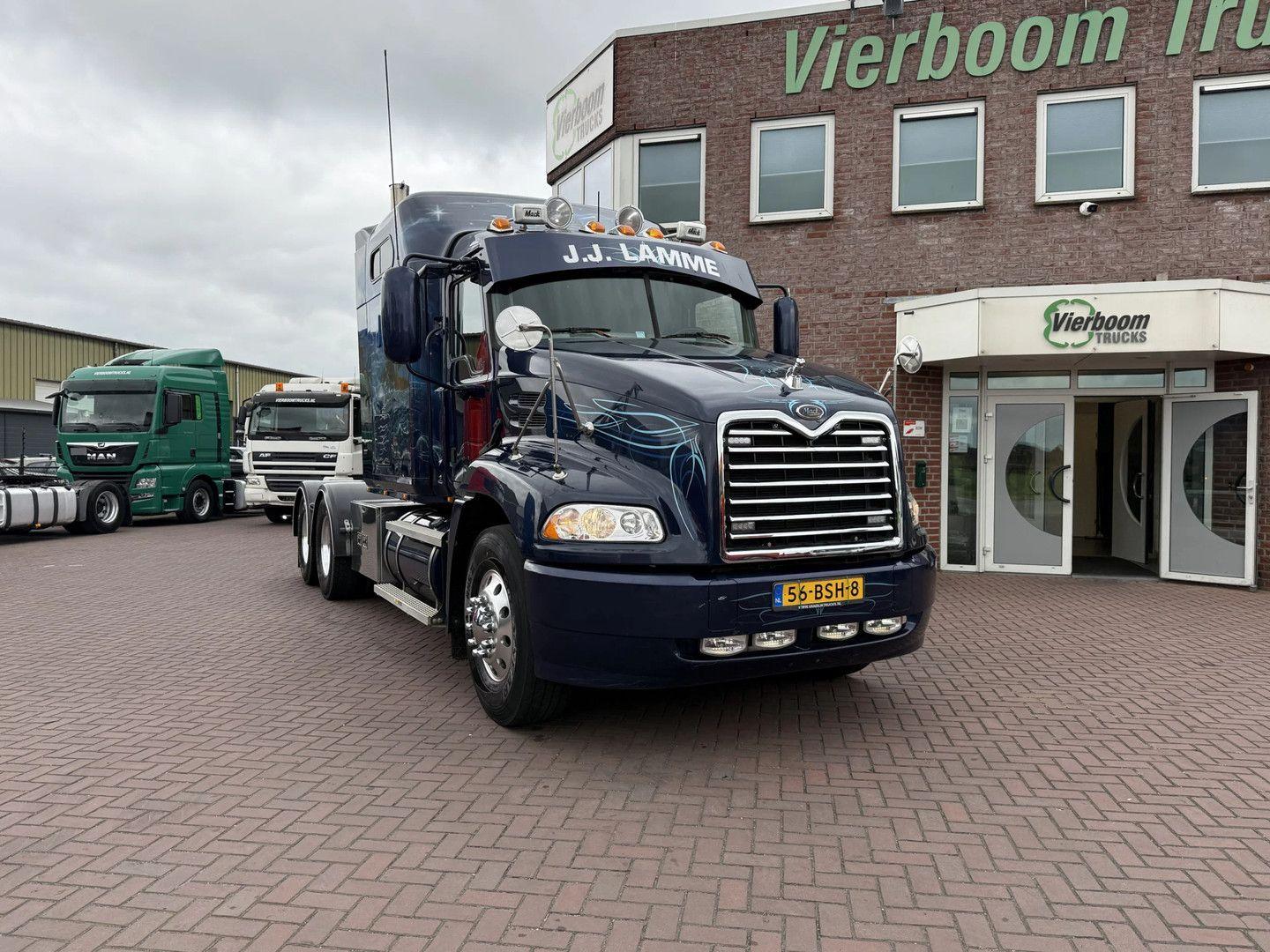 Mack CXN 613 CXN 613 Concourstaat / 6X4 trekker / NL