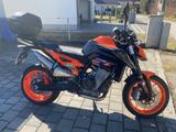 KTM Duke 890 GP bereit für die Tour - KTM 890 DUKE GP