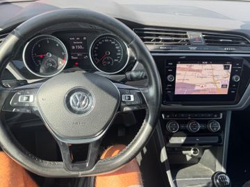 Volkswagen Touran - 8