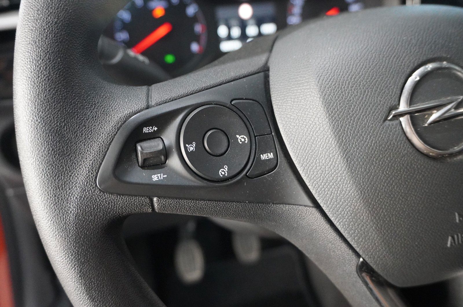 Fahrzeugabbildung Opel Corsa F 1.2 EDITION NAVI/LED/KAMERA/TEMP./SPORT