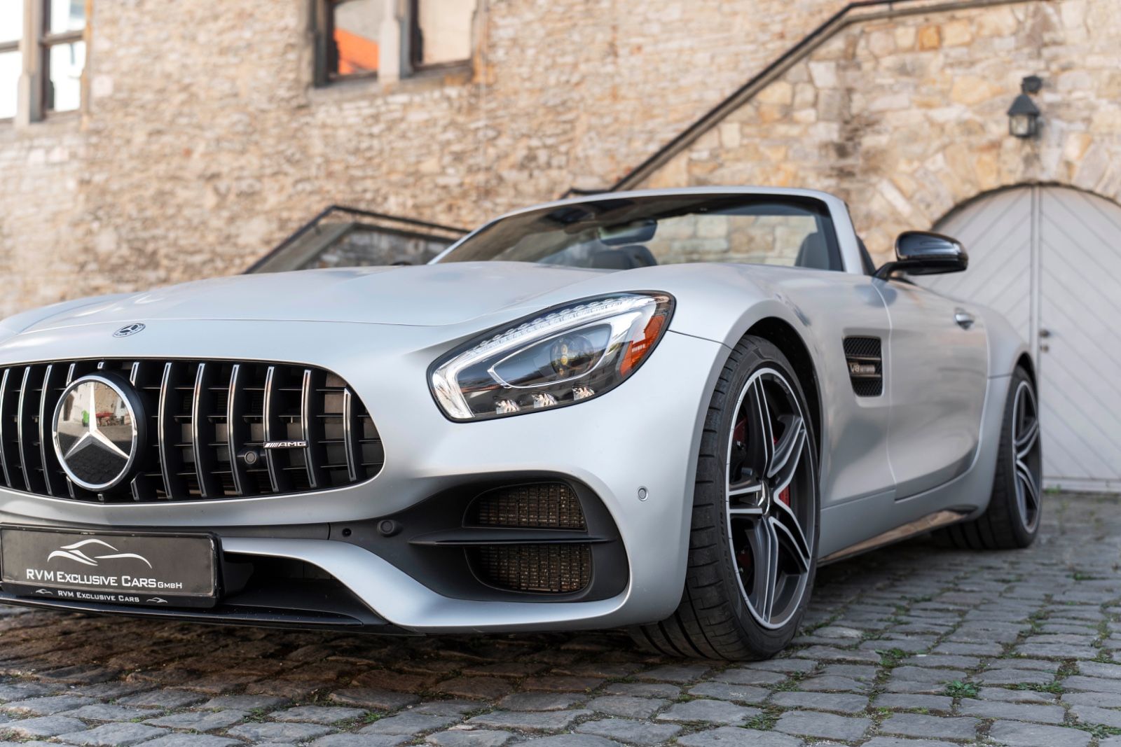 Fahrzeugabbildung Mercedes-Benz AMG GT C BURMESTER NIGHT KAM CARBON