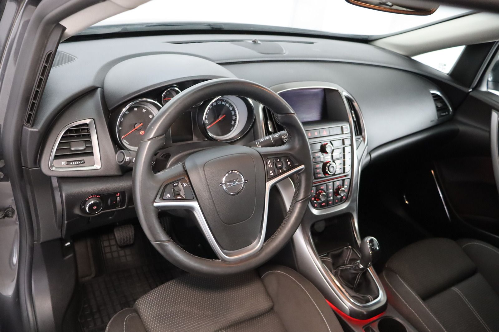 Fahrzeugabbildung Opel Astra J 1.6 Turbo Innovation * 1. Hd. * wenig Km