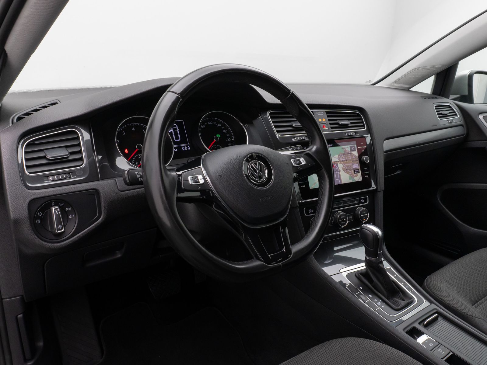 Fahrzeugabbildung Volkswagen Golf VII Variant Comfortline Navi PDC Standheiz