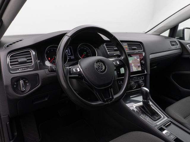 Foto Nummer 19: VW Golf