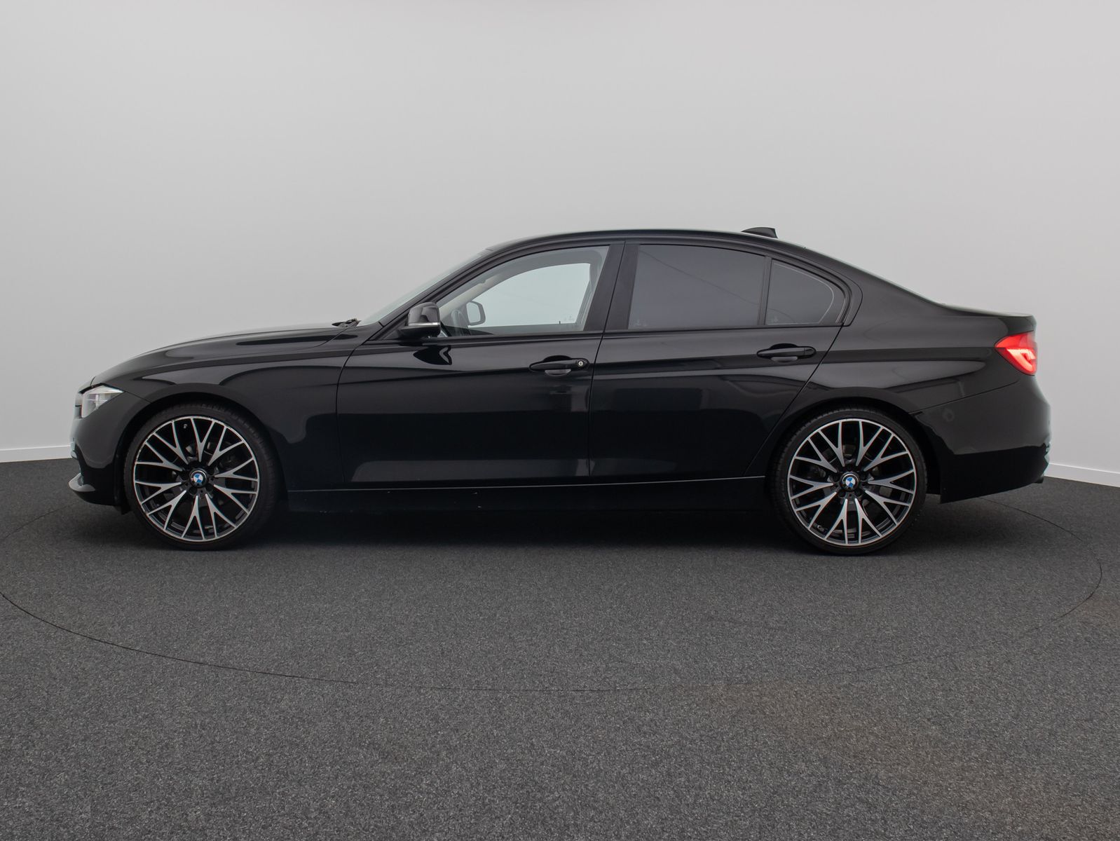 Fahrzeugabbildung BMW 318d Advantage M-Sport Tempo PDC