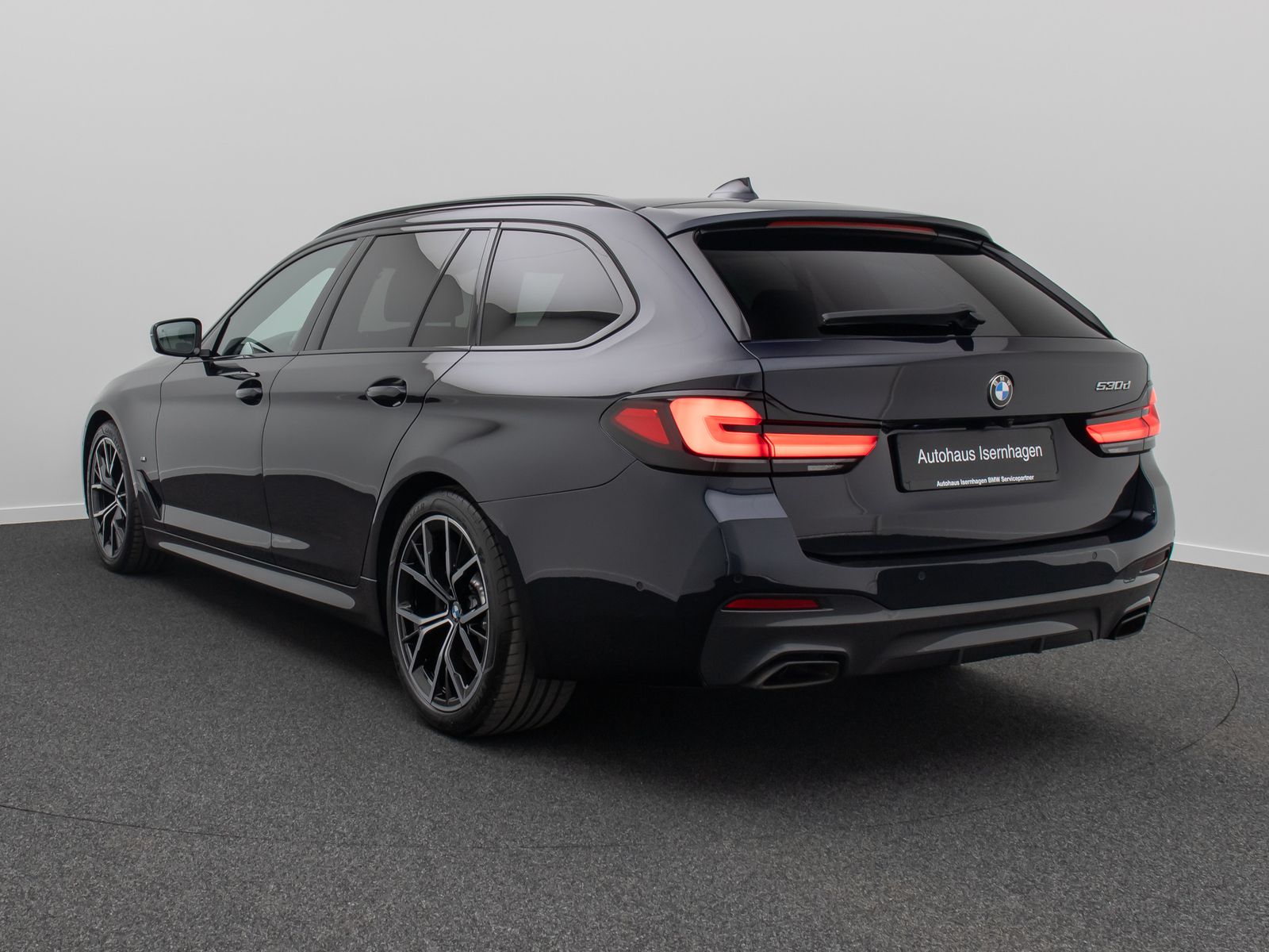 Fahrzeugabbildung BMW 530d M Sport Laser DAB Kamera HUD Panorama 19"