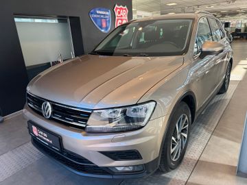 Volkswagen Tiguan - 1