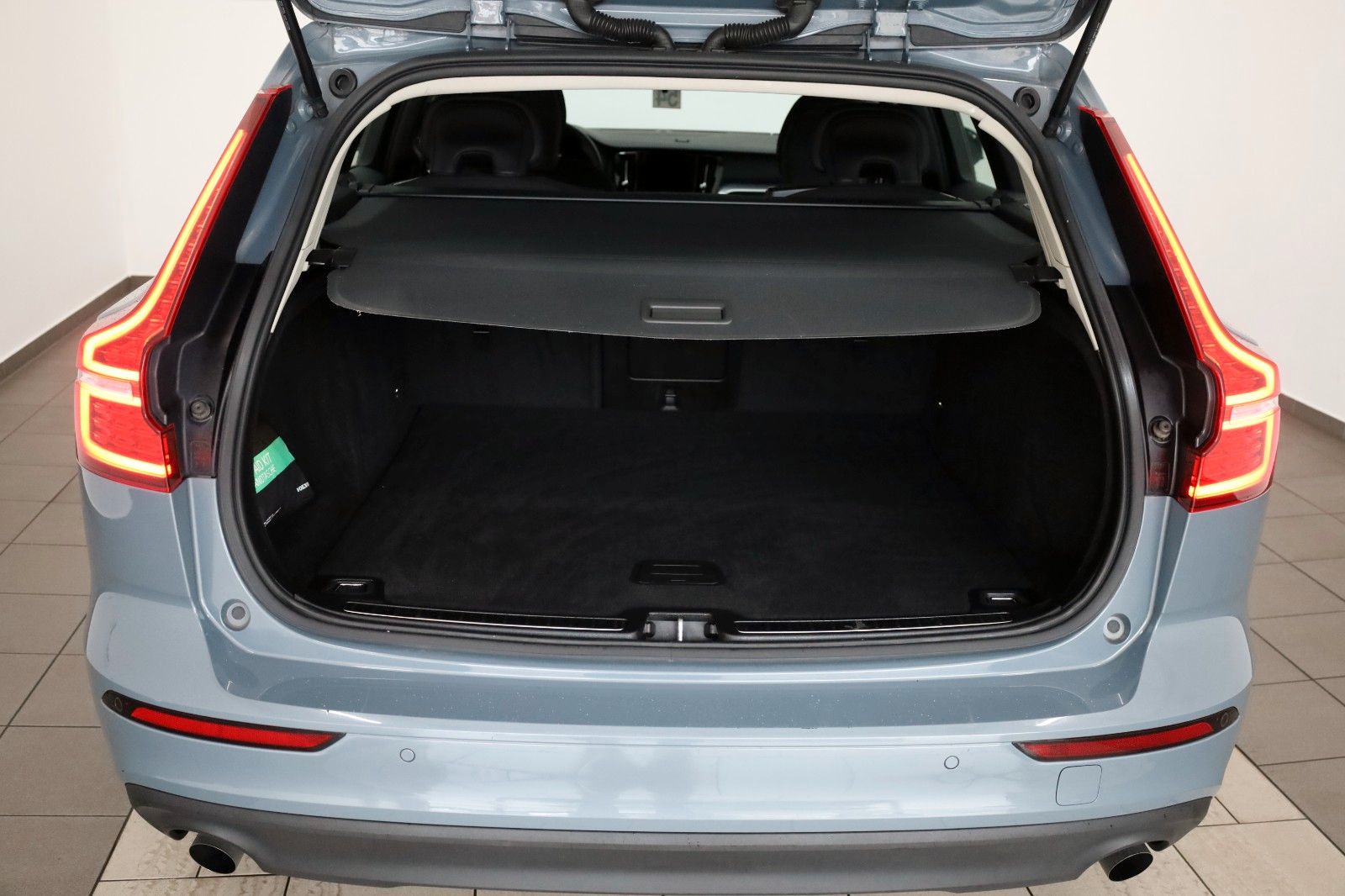 Fahrzeugabbildung Volvo V60 B4 D Momentum Core, Navi,LED,Carplay,DAB