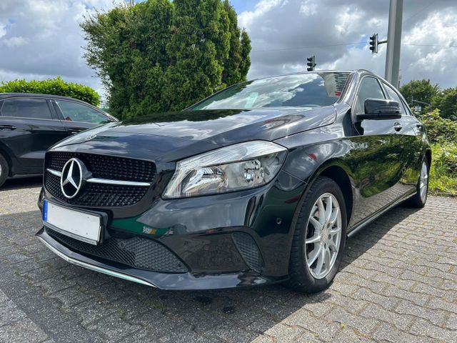 MERCEDES-BENZ Mercedes-Benz A 180 Urban (2017) | TÜV neu