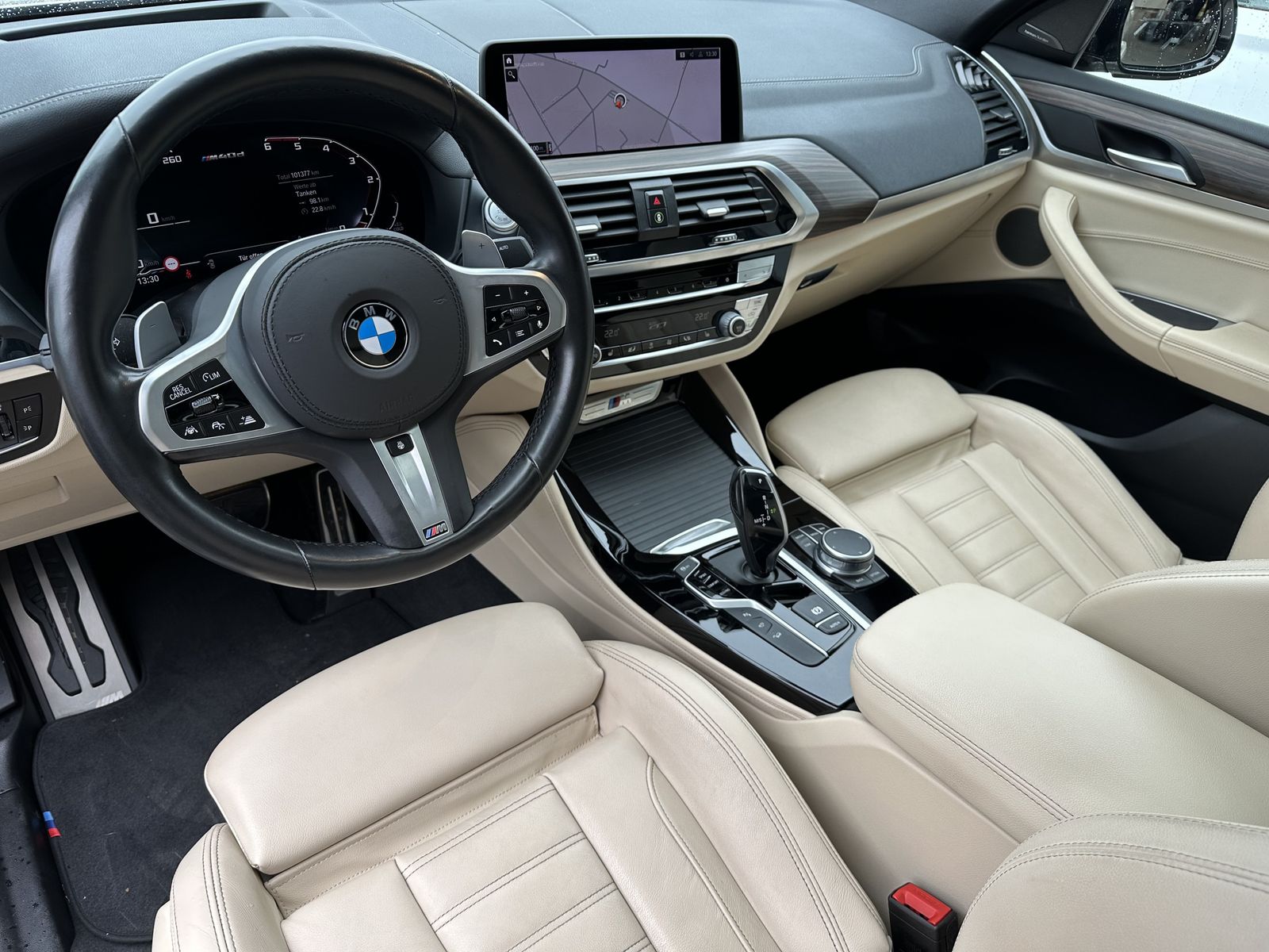 Fahrzeugabbildung BMW X4 M40d NAV+LED+HEAD-UP+PANO+360°+H&K+STANDHEIZU