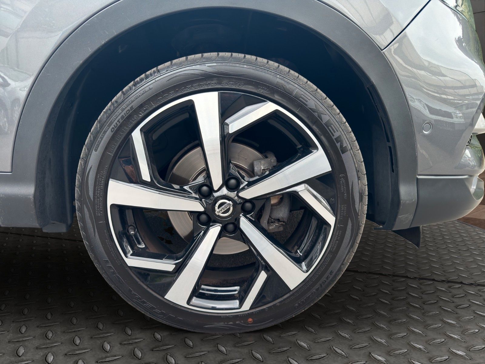 Fahrzeugabbildung Nissan Qashqai Tekna Automatik/Vollaustattung/