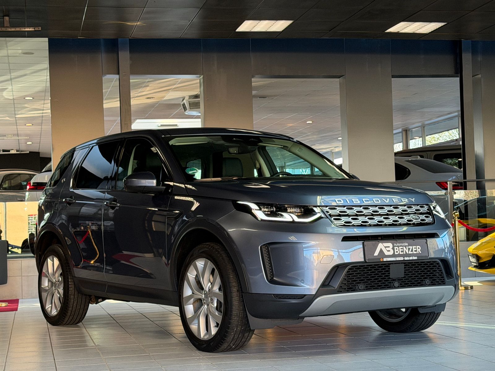 Fahrzeugabbildung Land Rover Discovery Sport SE AWD/PANO/KAMERA/LEDER/LED
