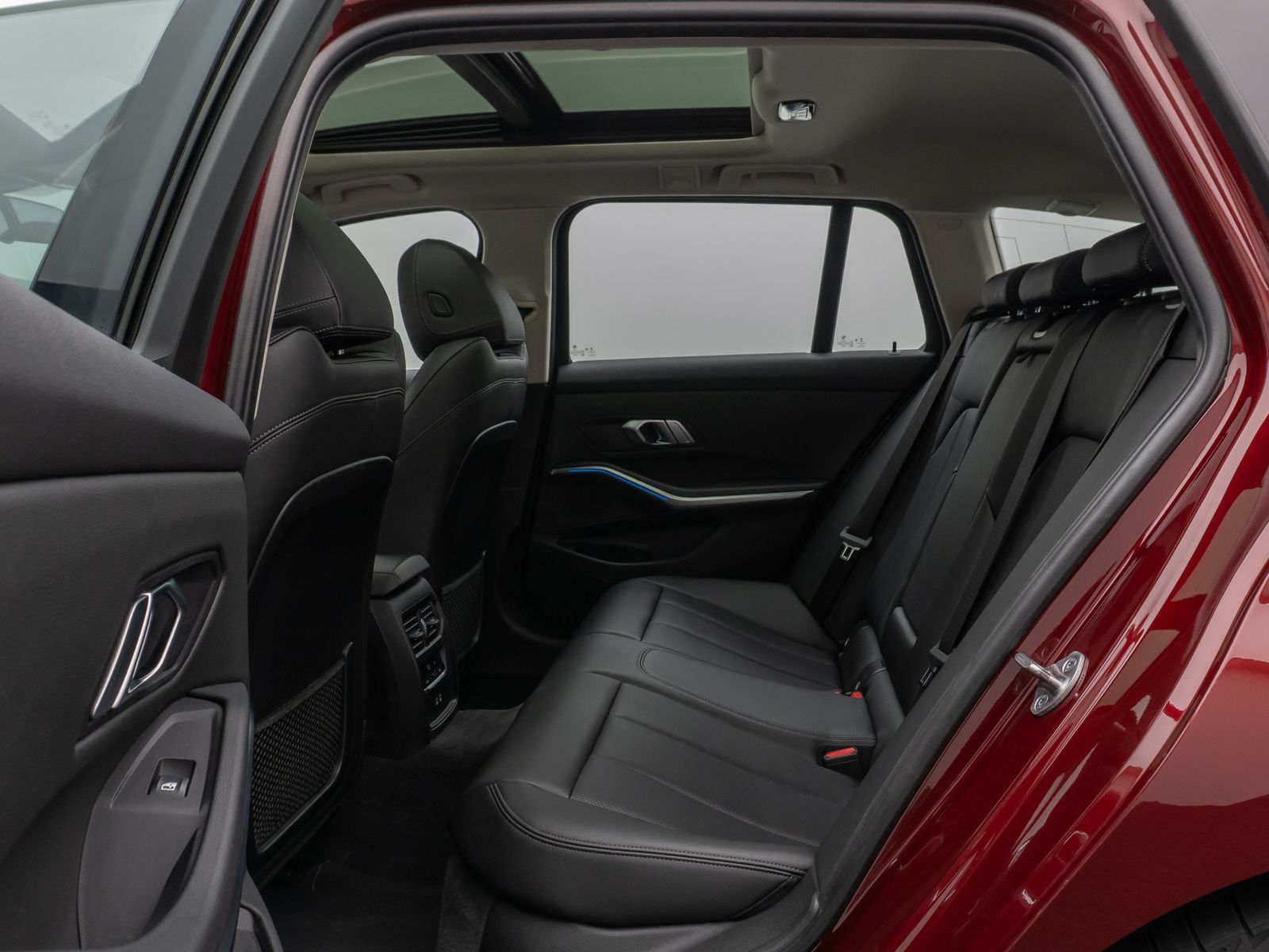 Fahrzeugabbildung BMW 320e Luxury Line Panorama Kamera DAB AHK Alarm