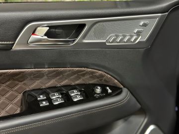 Fahrzeugabbildung Ssangyong REXTON 2.2D Sapphire*SONDERLACKIERUNG BLACKLINE*