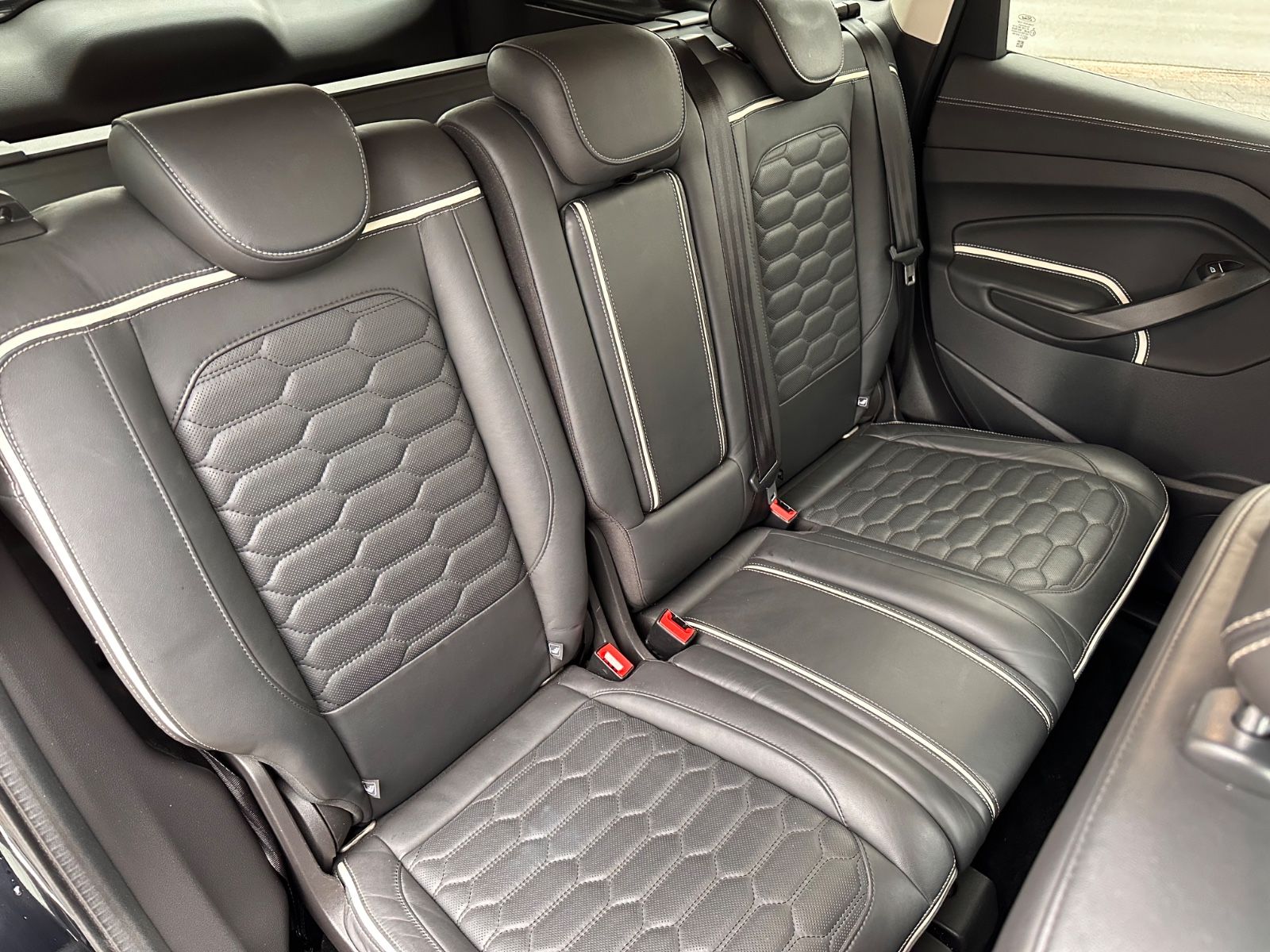 Fahrzeugabbildung Ford Kuga Vignale 2.0 TDCi 4x4 AHK/ACC/BiXenon/Keyfre