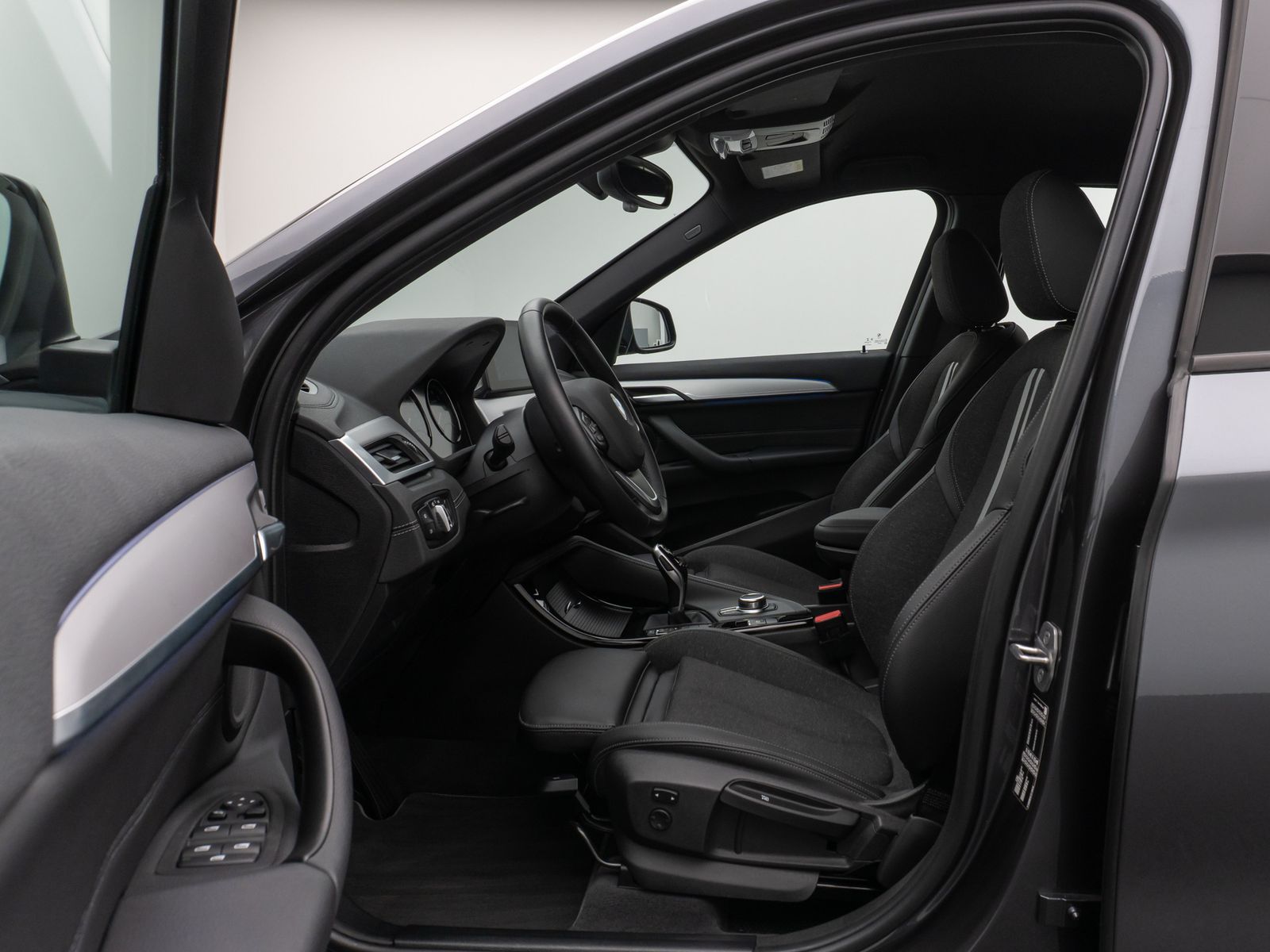 Fahrzeugabbildung BMW X1 sD20i SportLine Kamera HUD DAB HiFi Alarm LED