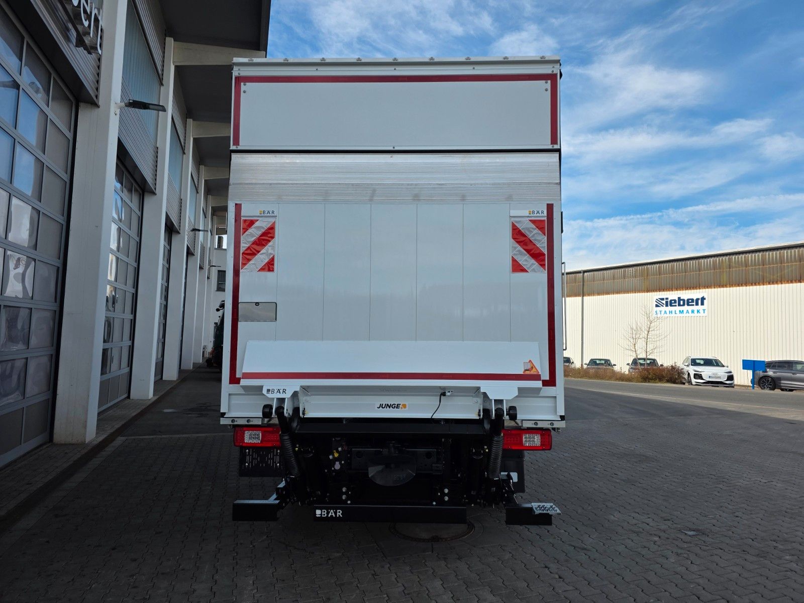 Fahrzeugabbildung Iveco S-Way AD190S40/P LBW Bär 2.000kg Spoiler