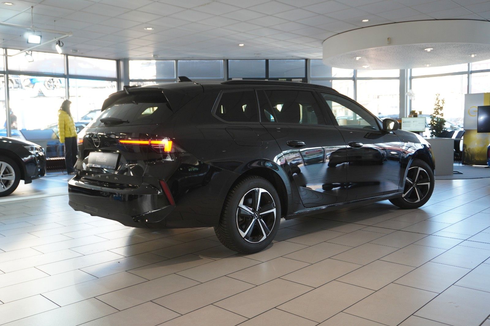 Fahrzeugabbildung Opel Astra L ST 1.2T EDITION AT-8 NAVI/LED/SPORT/DAB+