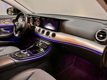 Mercedes E 200 - 12