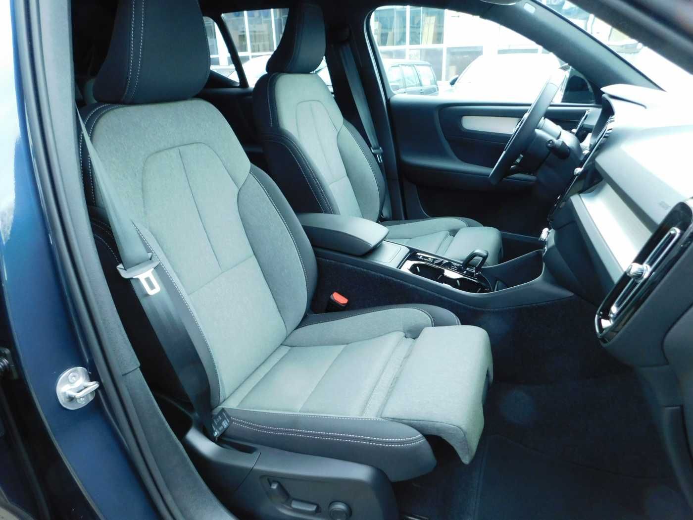 Fahrzeugabbildung Volvo XC40 B4 Plus Black Edition