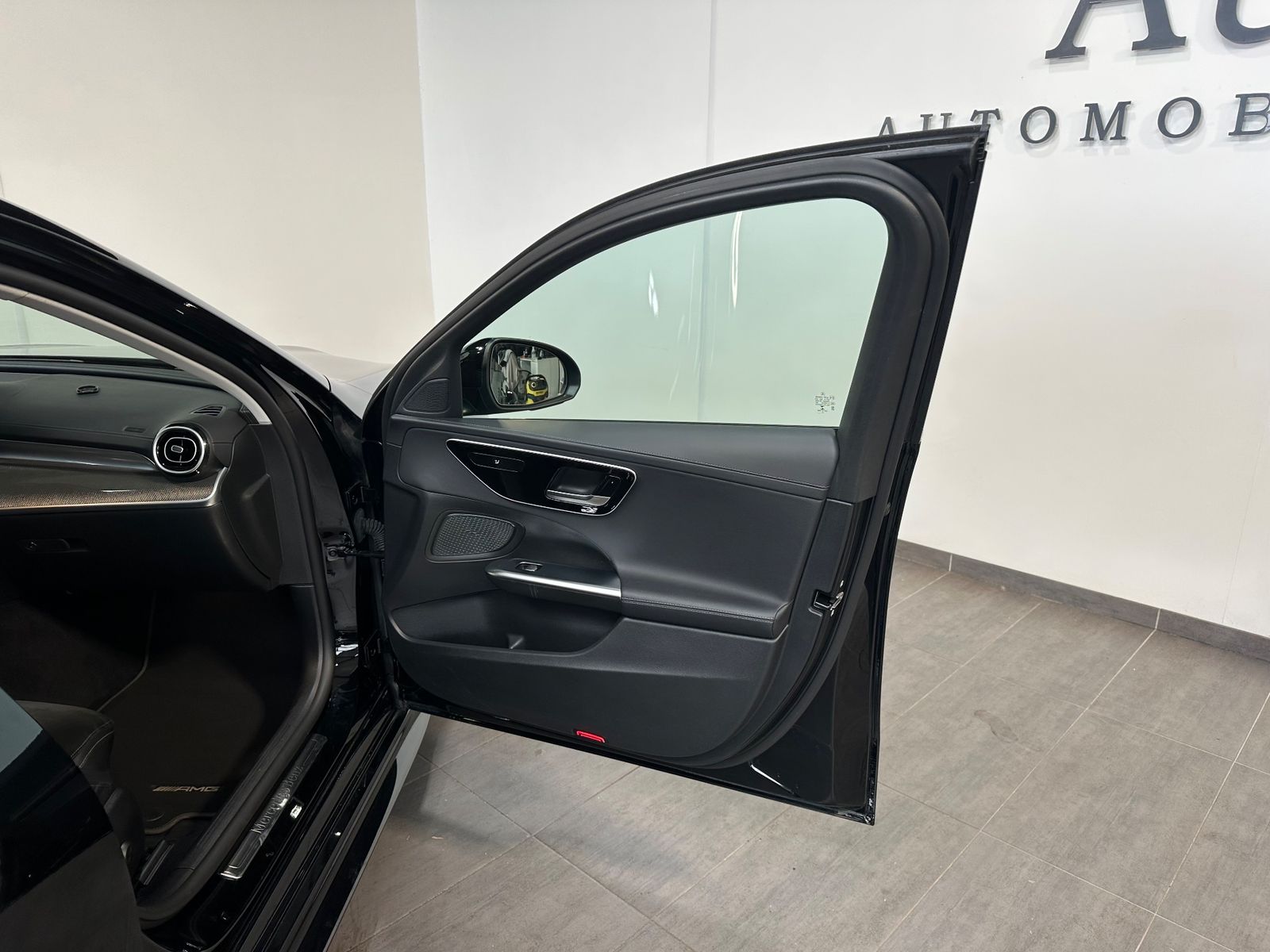 Fahrzeugabbildung Mercedes-Benz C 220 d T AMG-Line Night-Paket NAV+LED+KAM