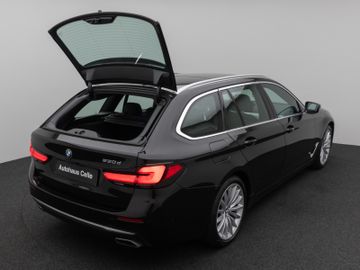 Fahrzeugabbildung BMW 530d Luxury Line Panorama Laser Kamera HUD HiFi