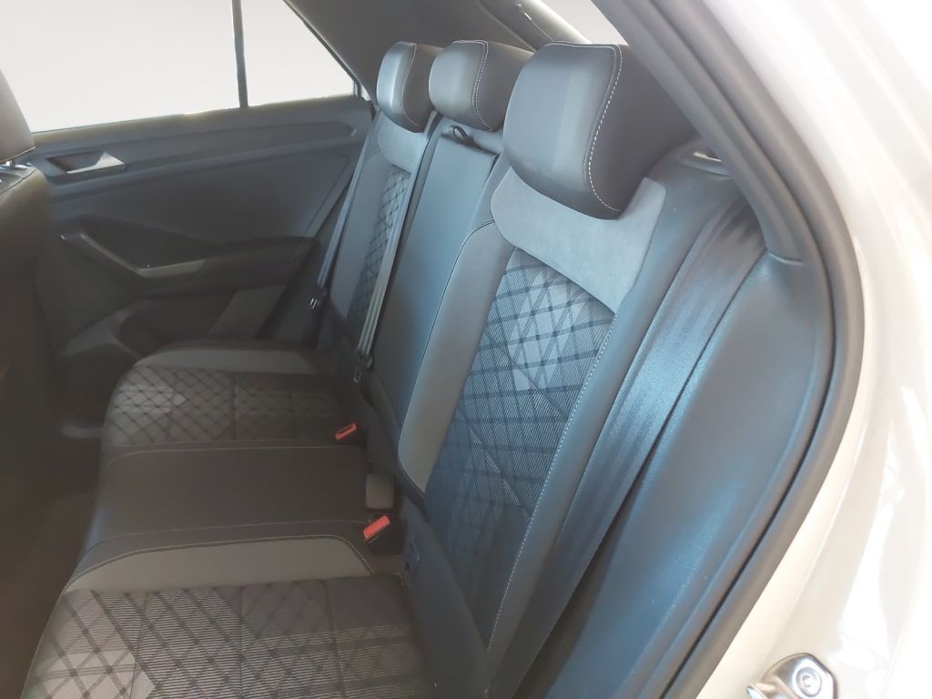 Fahrzeugabbildung Volkswagen T-Roc 1.5 TSI DSG R-Line AHZV LED ACC