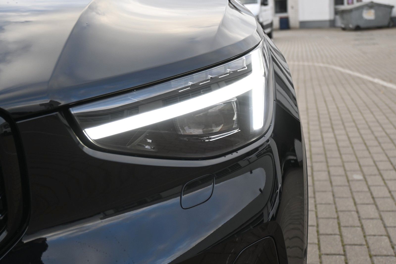 Fahrzeugabbildung Volvo XC40 B3 DKG Plus Black Edition*FSHZG*360°*ACC