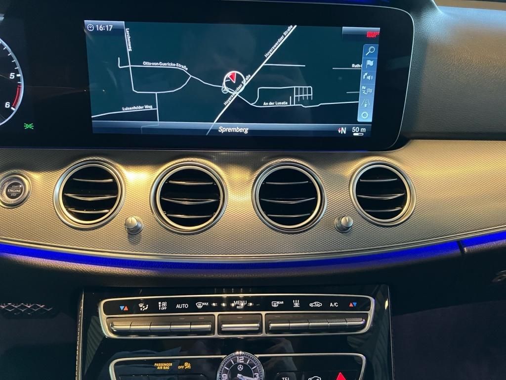 Fahrzeugabbildung Mercedes-Benz E 220 d T-Modell Pano STH Navi ACC PDC SHZ LED