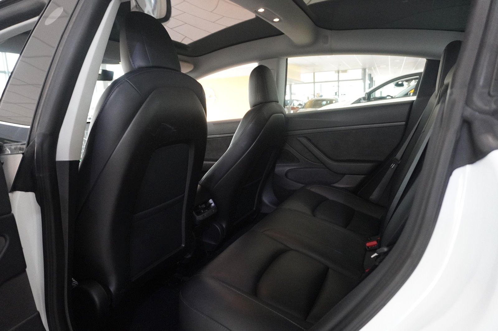 Fahrzeugabbildung Tesla Model 3 Standard Range Plus NAVI/KAMERA/SH/PANO