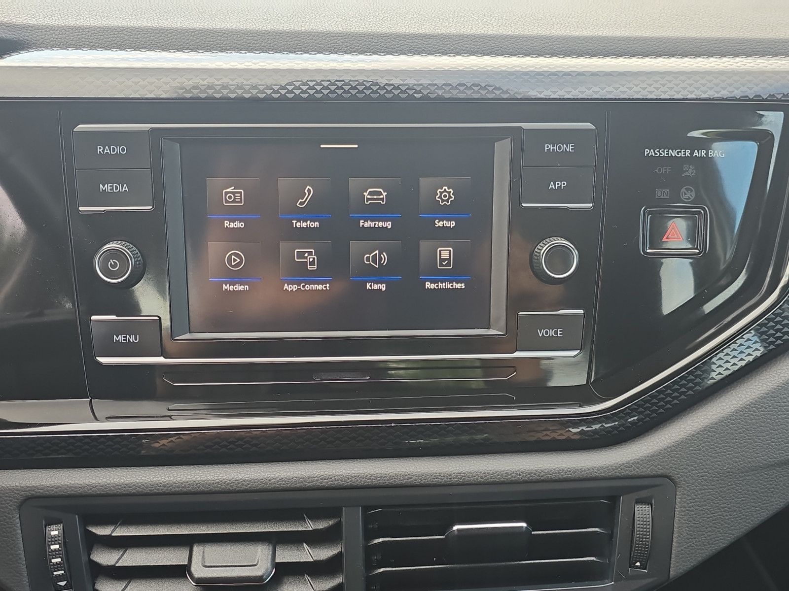 Fahrzeugabbildung Volkswagen Polo VI OPF Life LED PDC App-Connect NEUES MODEL