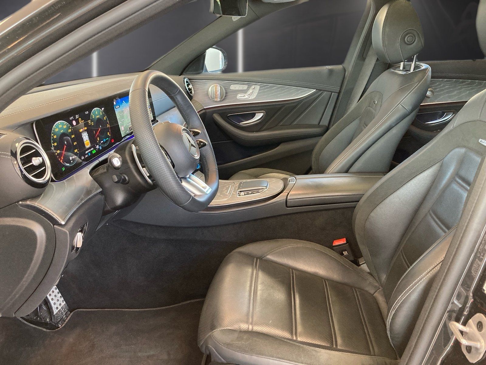 Fahrzeugabbildung Mercedes-Benz E 53 T 4M+ AMG*Distronic*Panorama*AHK*Standheiz*