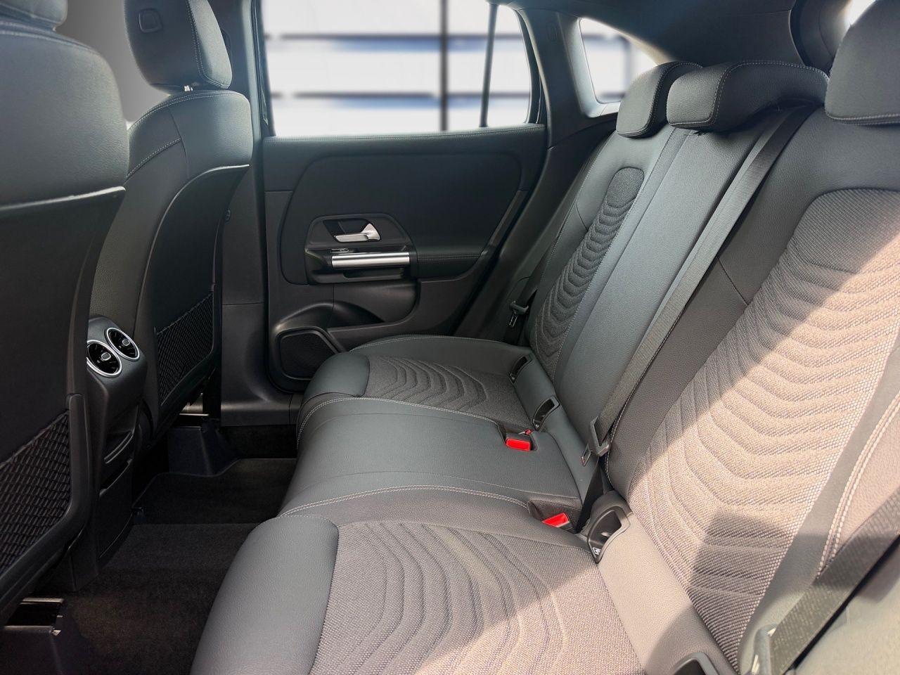 Fahrzeugabbildung Mercedes-Benz GLA 200 d AHK+KAMERA+MULTIBEAM+EASYPACK+