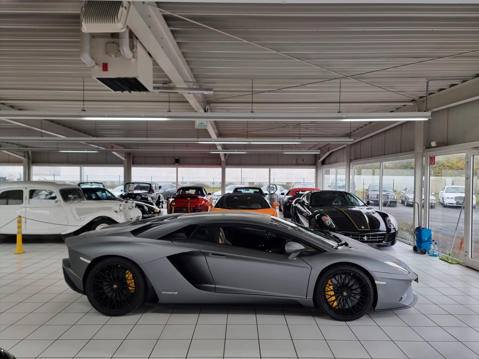 Fahrzeugabbildung Lamborghini Aventador S/Carbon/Lift/Matt/Gr. Service 11/25