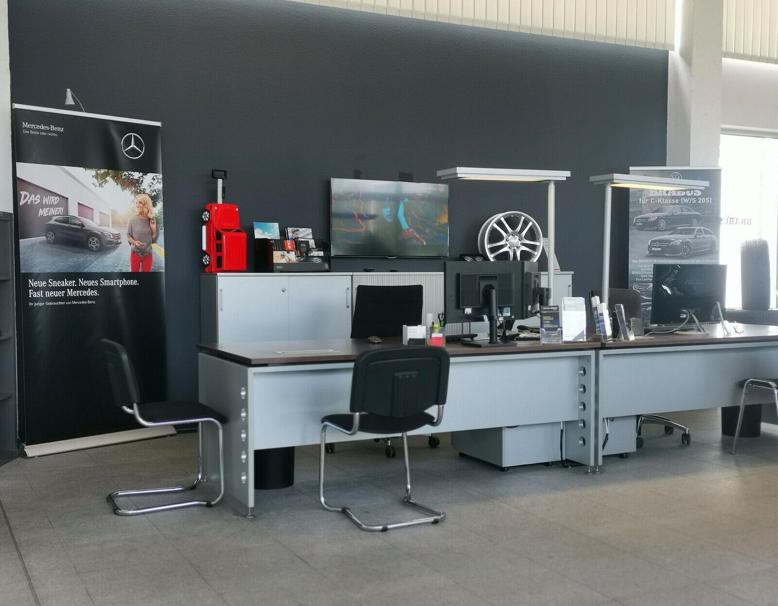 showroom-image-top