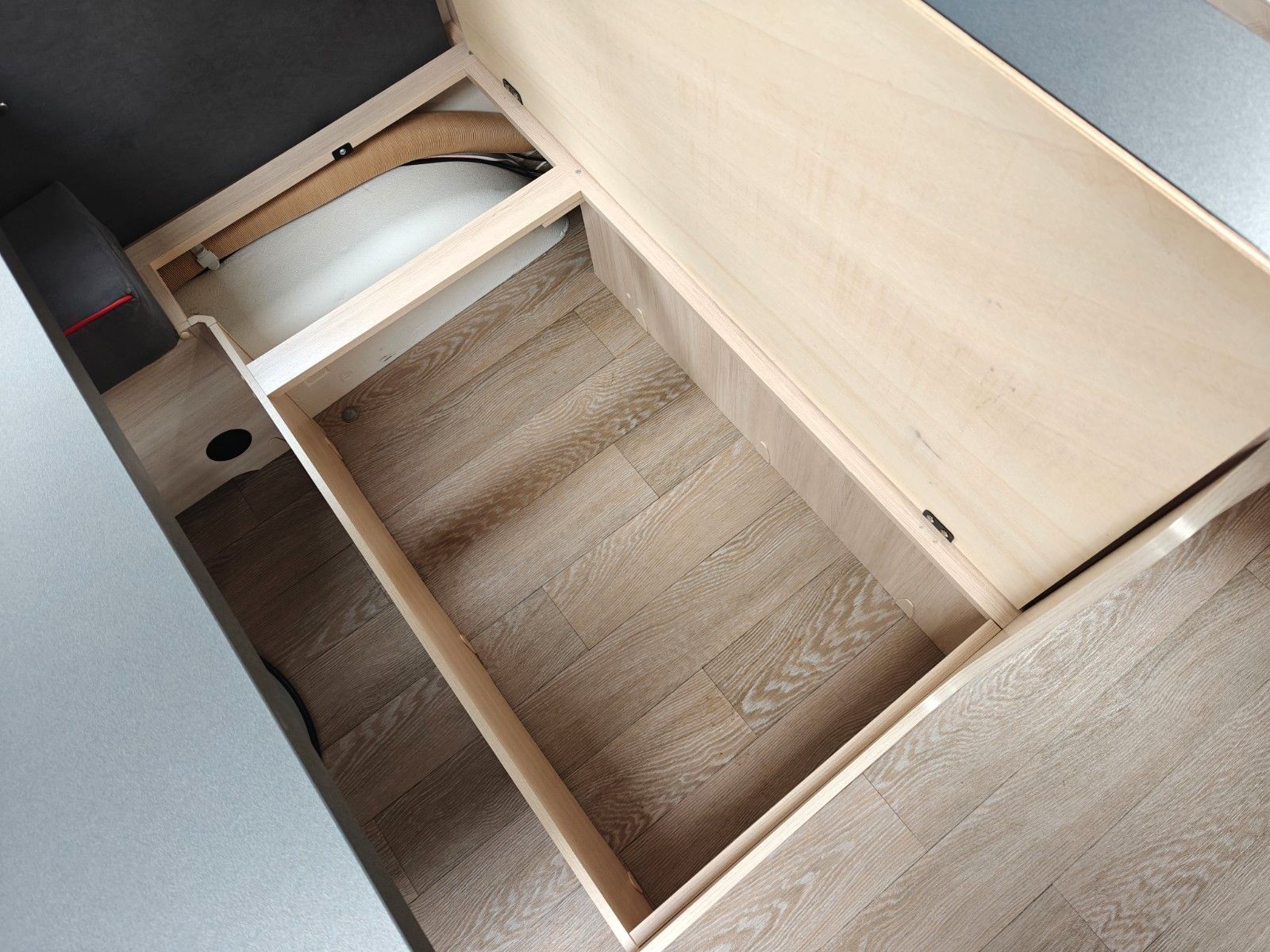 Fahrzeugabbildung Hobby De Luxe Edition 650 KMFe - Etagenbetten, 2x Sitz